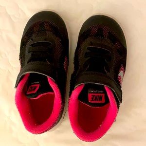 Toddler 8 Nikes black and hot pink